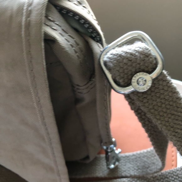 Kipling crossbody bag👜 in taupe - Picture 5 of 8